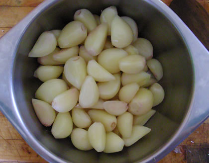 pealed_garlic.jpg